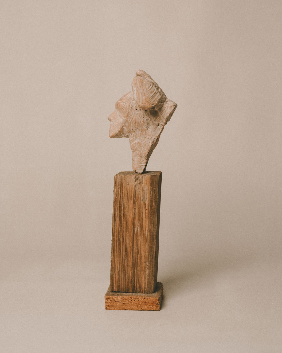 Patinated ceramic head by Evert Lindfors, wooden plinth, angled view