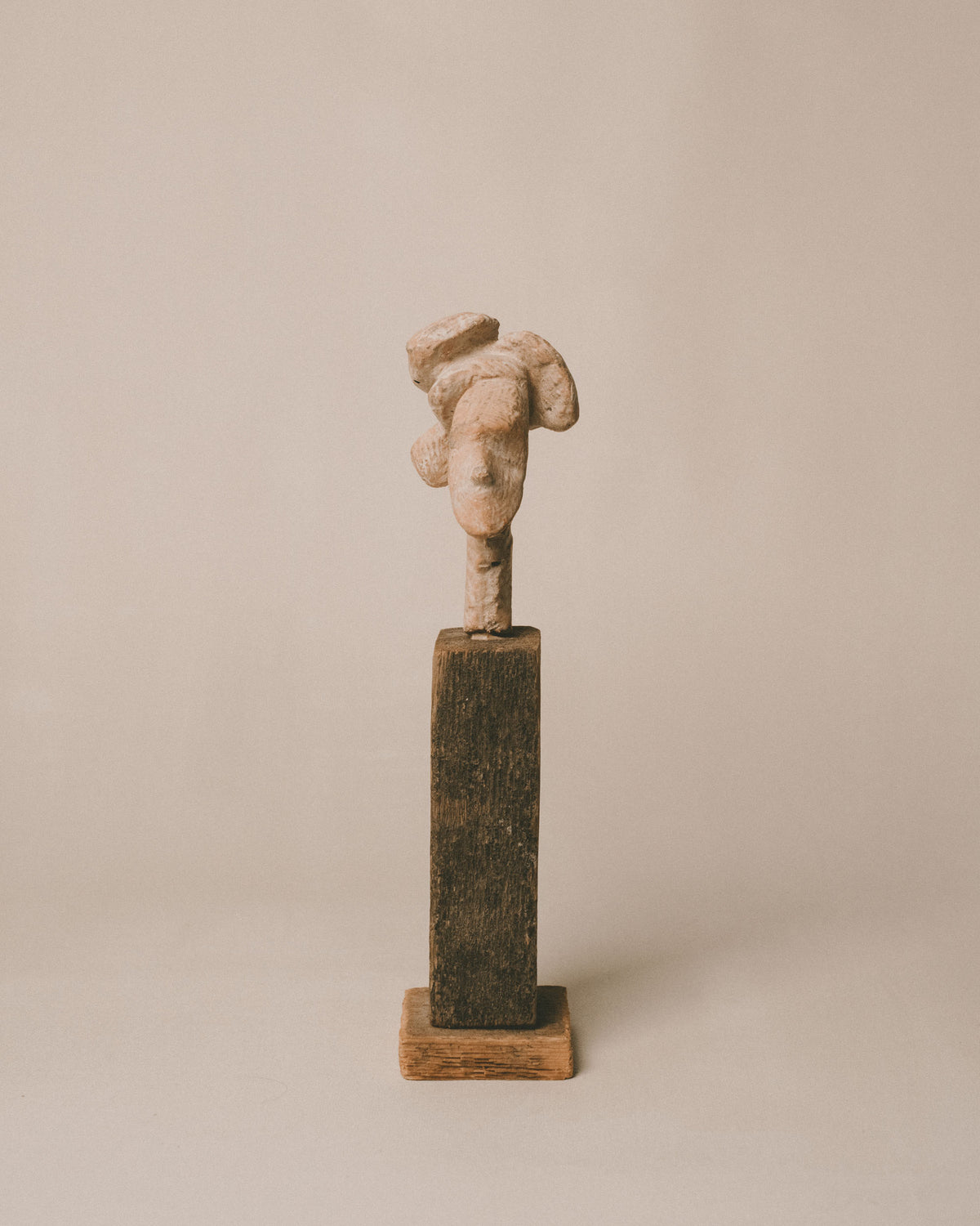 Head Sculpture 2 by Evert Lindfors, patinated ceramic on wooden plinth, front view