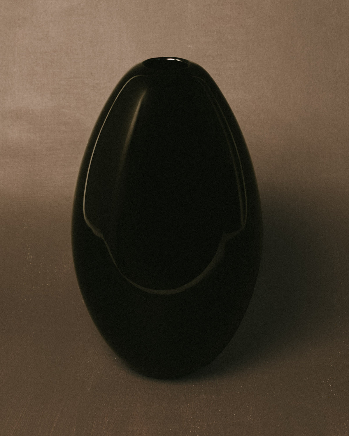 Vase No. 1012 in Onyx by Jérémie St-Onge, handblown black glass, front view