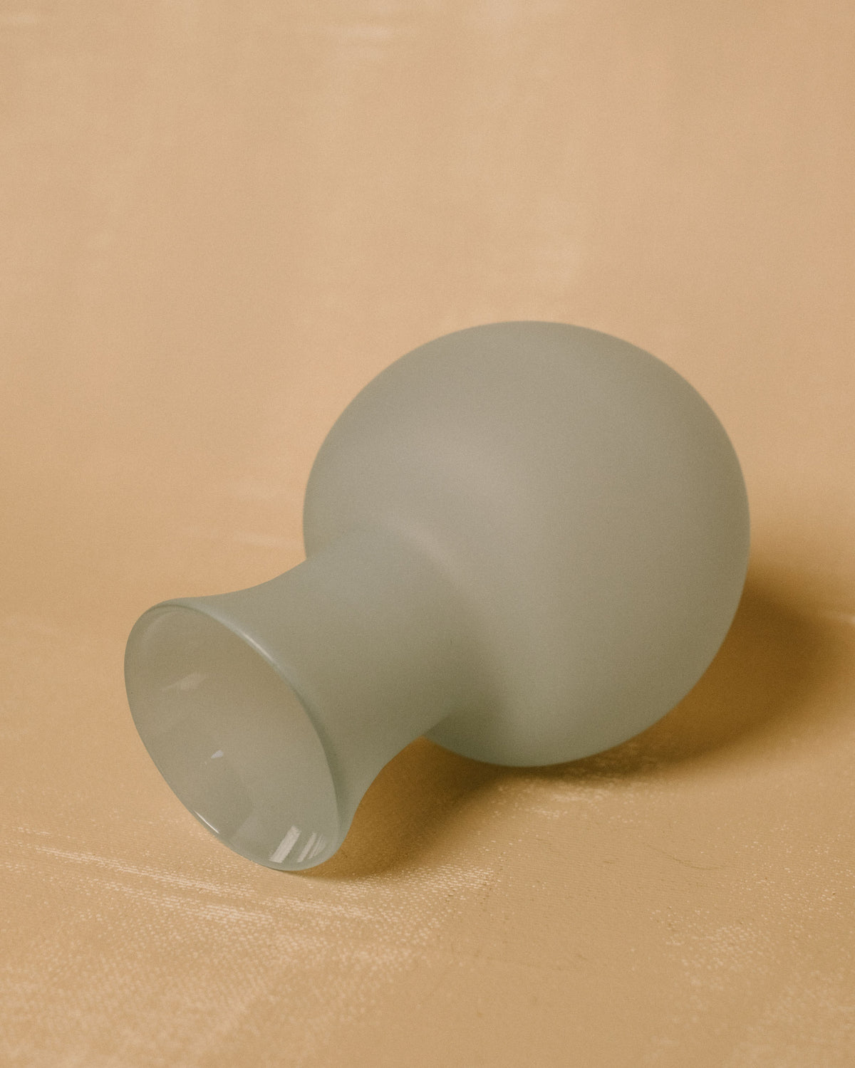 Softened asymmetry of Jérémie St-Onge's Vase No. 1080, side profile