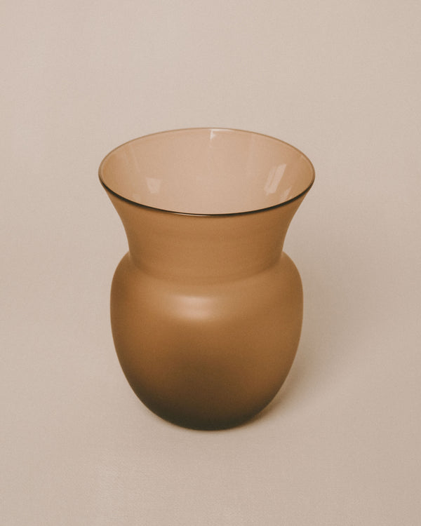 Softened asymmetry of Jérémie St-Onge's Vase No. 1086, side profile