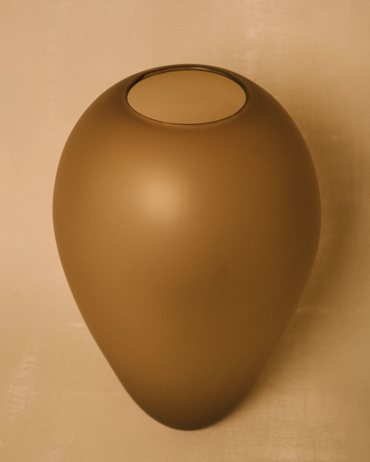 Vase No. 977 in Algae, rounded handblown glass, front alternate view