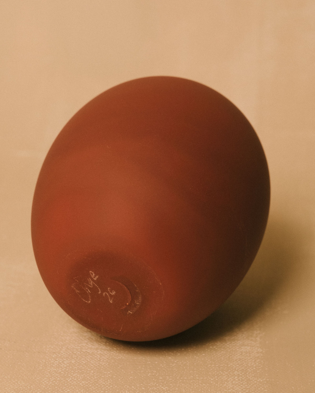 Softened asymmetry of Jérémie St-Onge's Vase No. 987, side profile