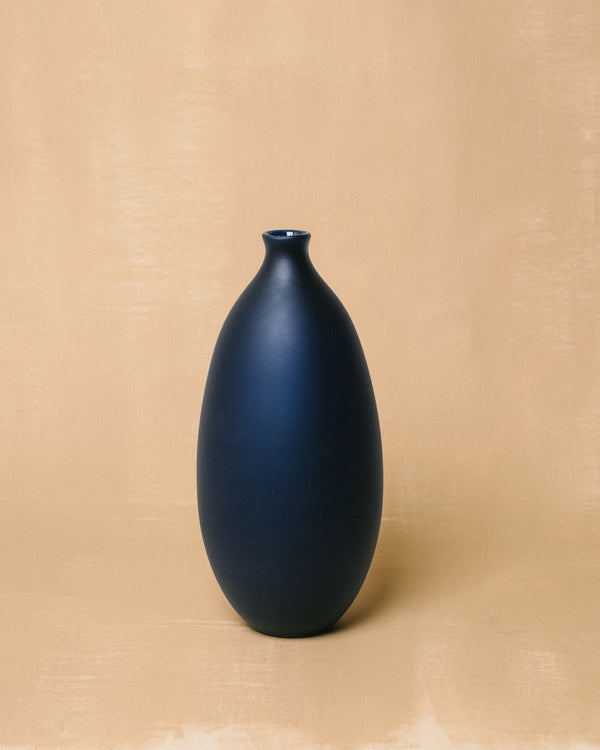 Vase No. 988 in Lapis by Jérémie St-Onge, handblown dark glass, front view
