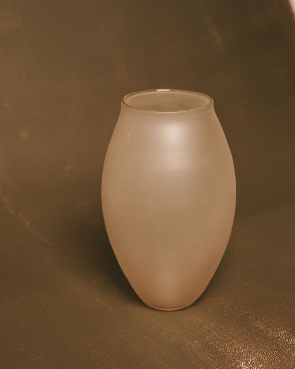 Softened asymmetry of Jérémie St-Onge's Vase No. 995, side profile