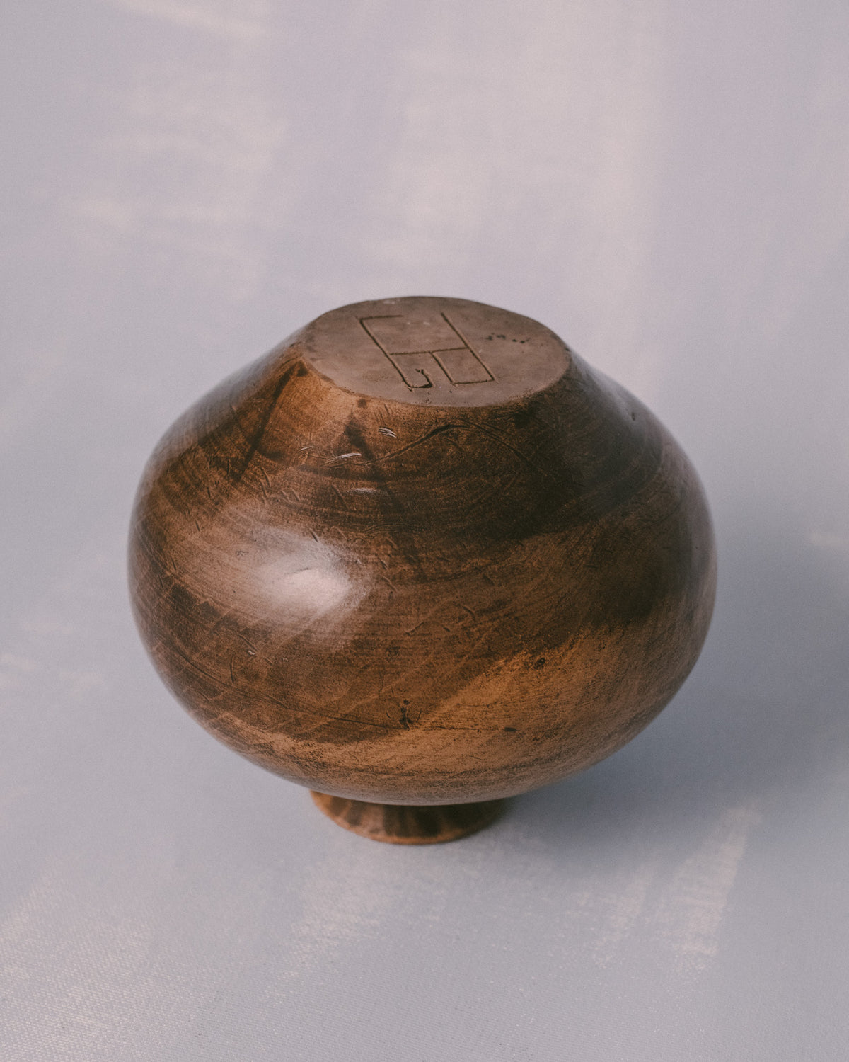 Cinis vessel by Juliette Pénélope Pépin, Raku-fired terra sigillata, three-quarter view
