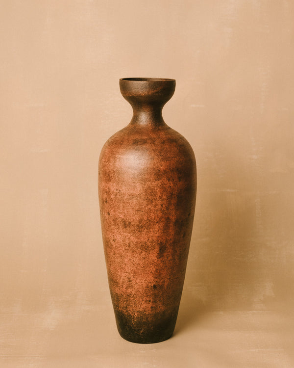 Lipari 1 vessel by Juliette Pénélope Pépin, Raku-fired burnished terra sigillata, front view