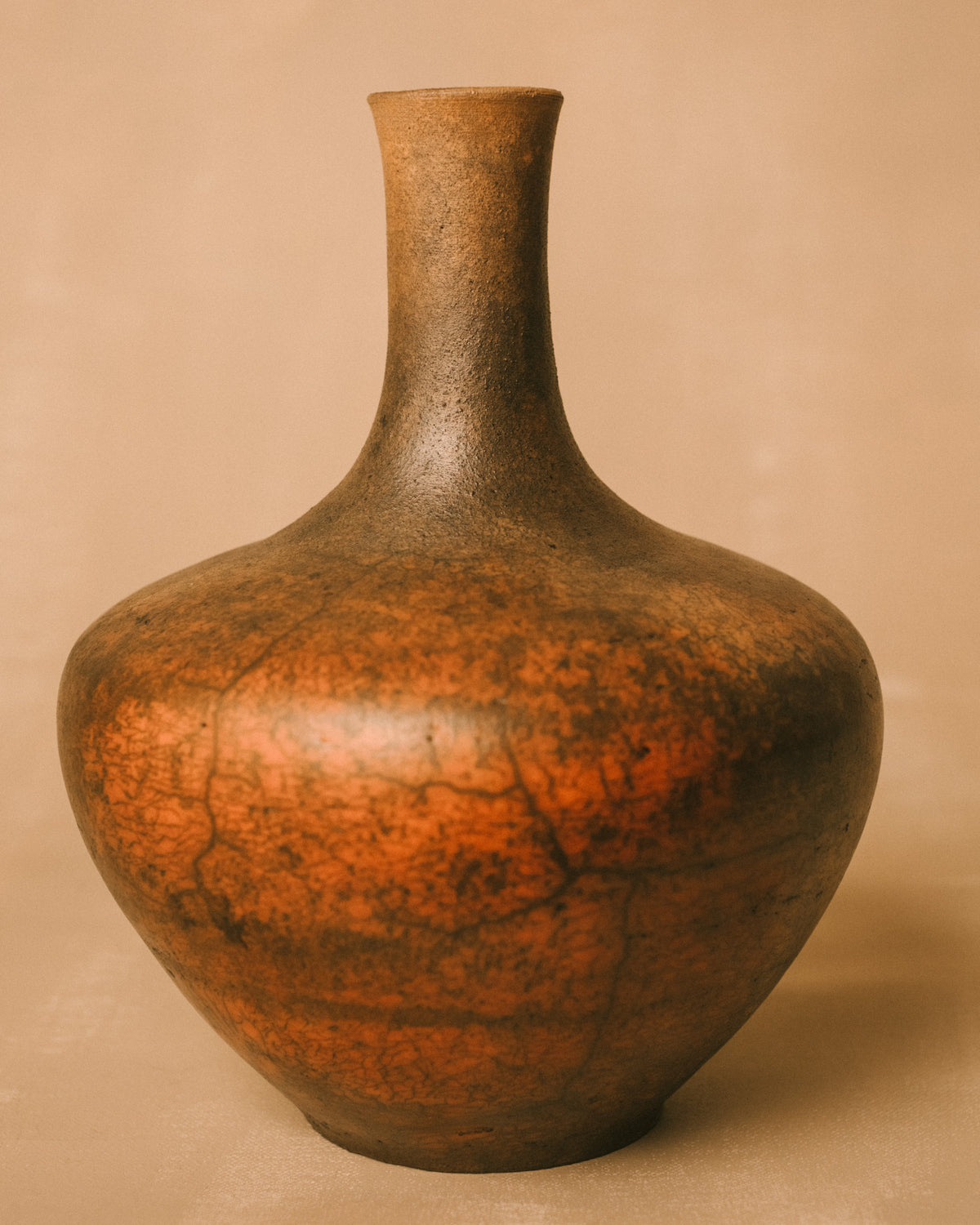Lipari 2 vessel by Juliette Pénélope Pépin, smoke and flame markings, front angle