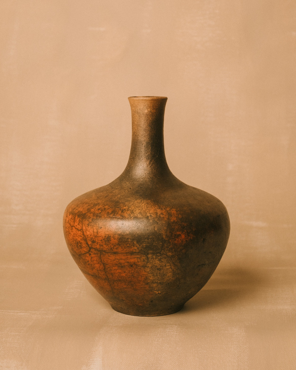Lipari 2 vessel by Juliette Pénélope Pépin, Raku-fired burnished terra sigillata, front view