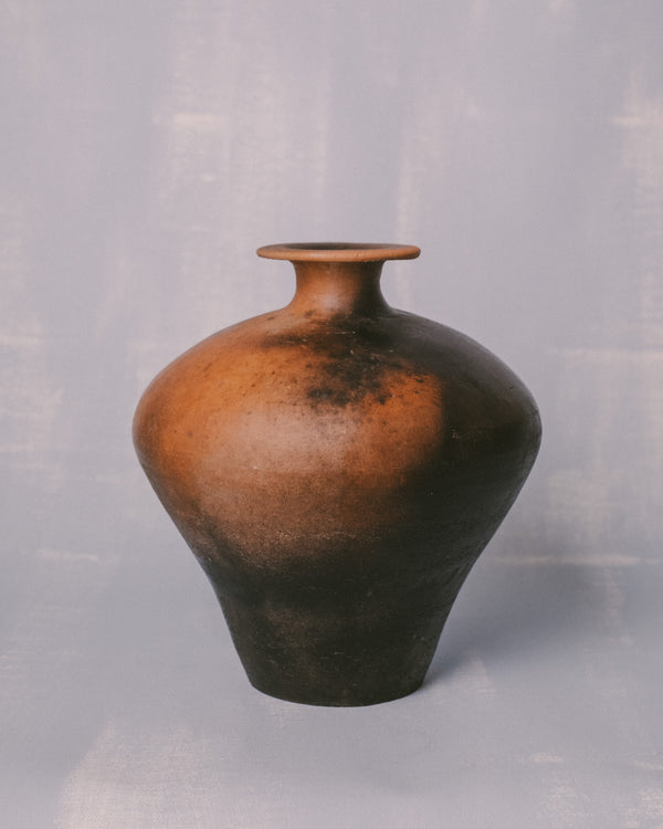 Lipari 3 vessel by Juliette Pénélope Pépin, Raku-fired burnished terra sigillata, front view