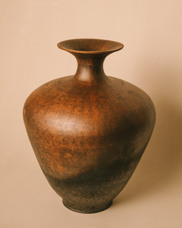 Ven 2 vessel by Juliette Pénélope Pépin, smoke and flame markings, front angle