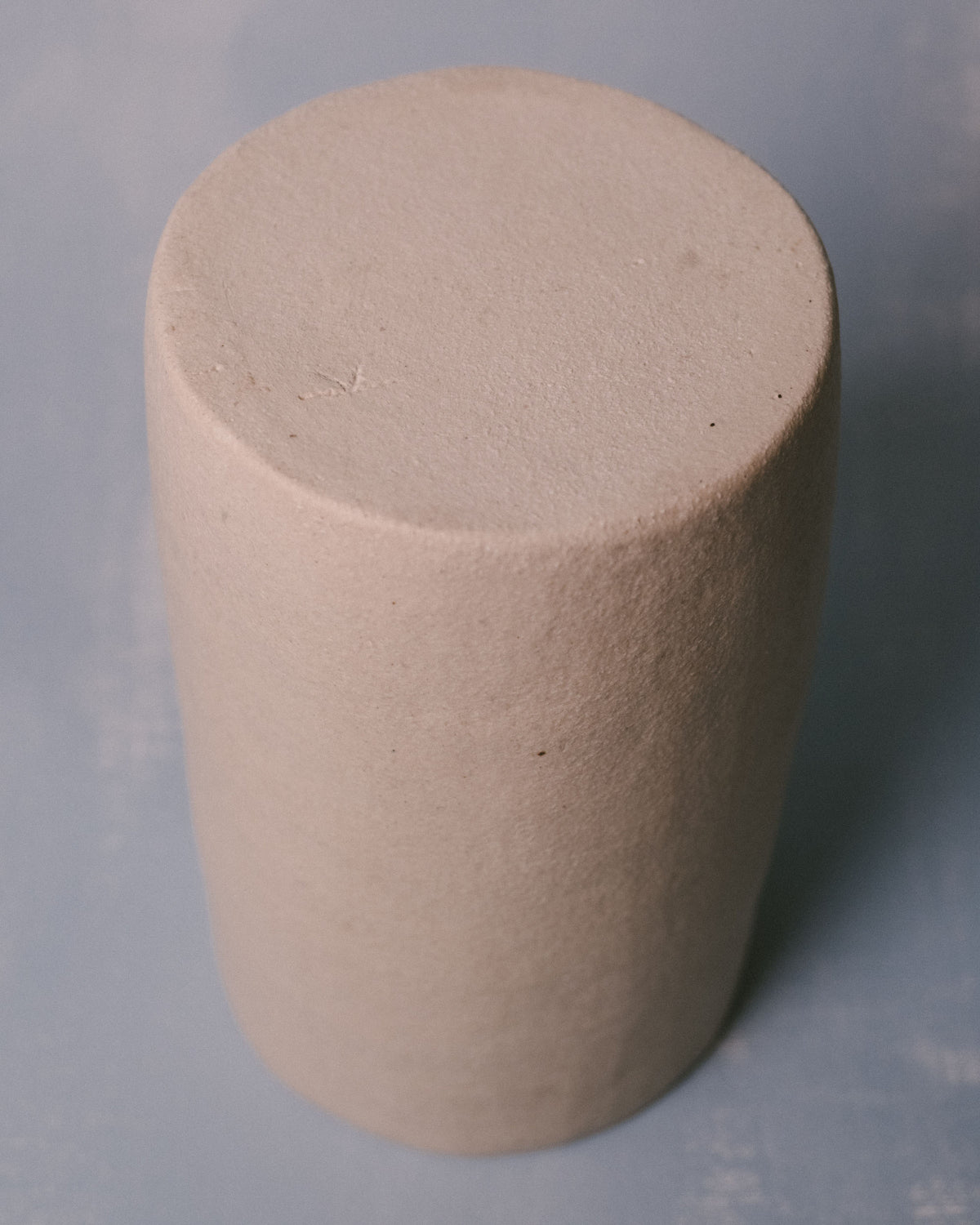 Straight silhouette of Kasia Sznajder's Cylinder Vessel I, side profile