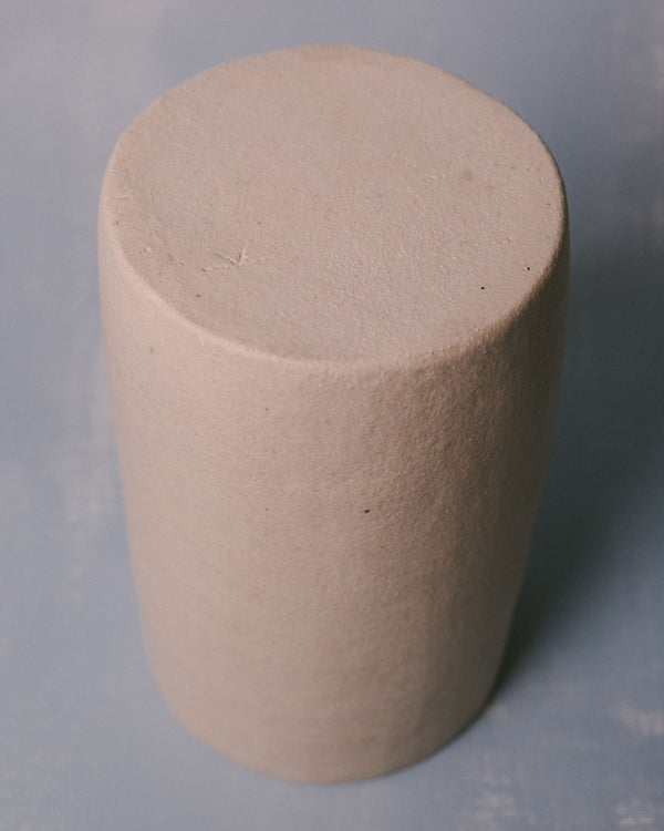 Straight silhouette of Kasia Sznajder's Cylinder Vessel I, side profile