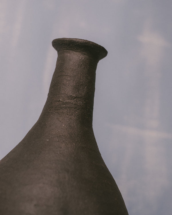 Elongated neck of Kasia Sznajder's Necked Vessel I, side profile