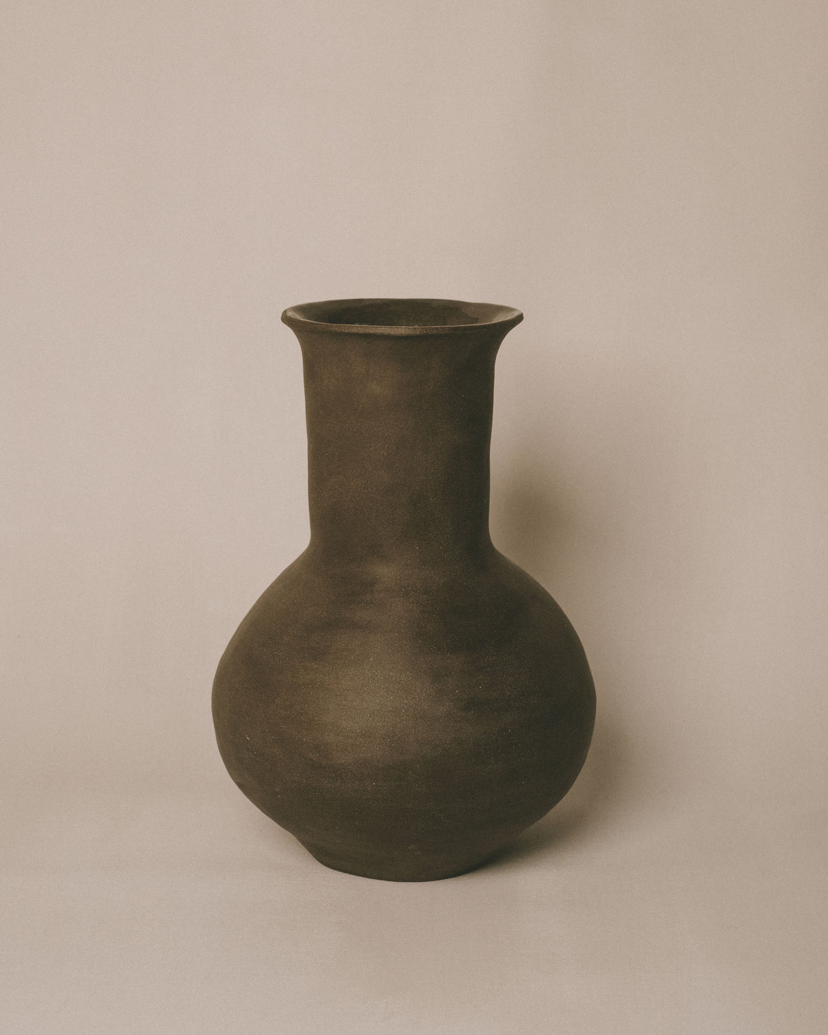 Volume Vessel II by Kasia Sznajder, hand-built ceramic, front view