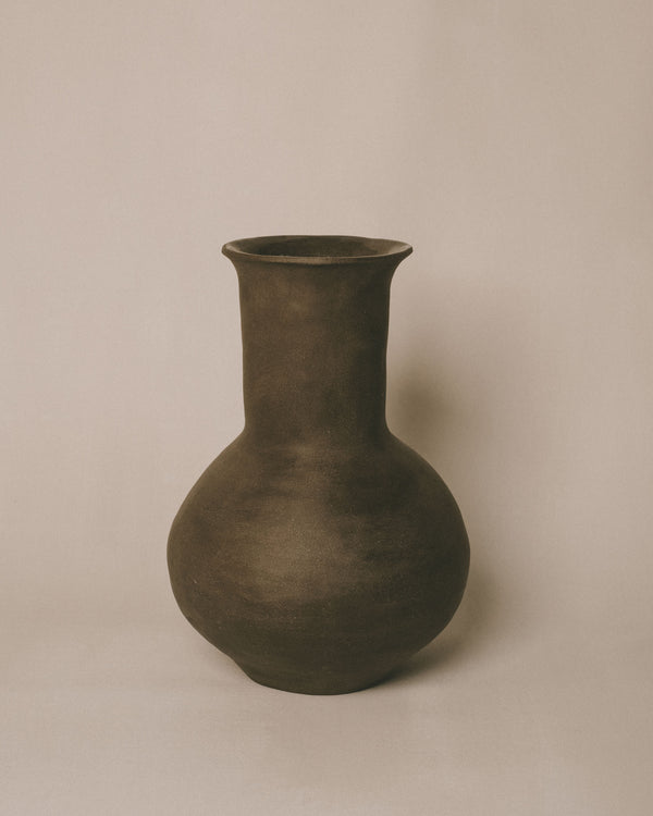 Volume Vessel II by Kasia Sznajder, hand-built ceramic, front view