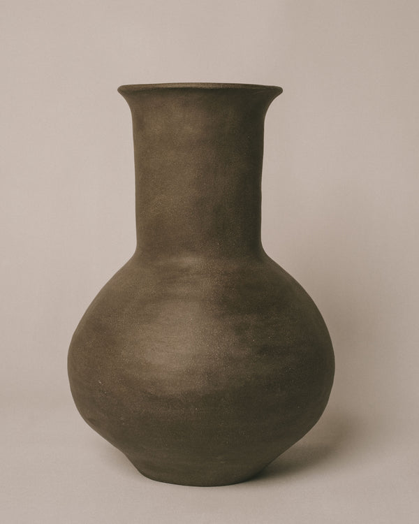Flared rim of Volume Vessel II, natural clay texture, close-up