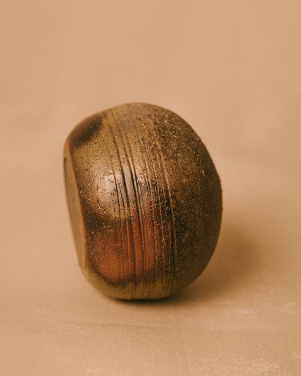 Natural ash markings on Bizenyaki Mochi Vase, angled view