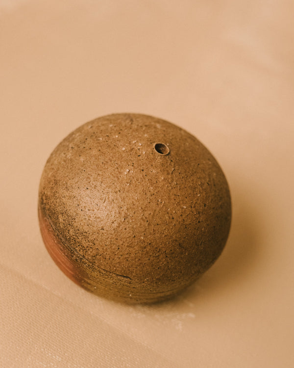Rounded mochi form of Sharlen Nozawa's Bizenyaki vase, side profile