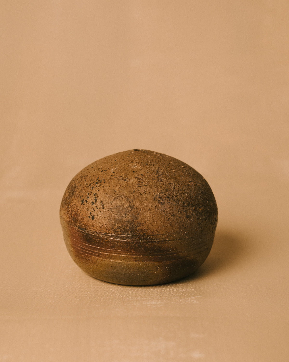 Bizenyaki Mochi Vase by Sharlen Nozawa, wood-fired unglazed stoneware, front view