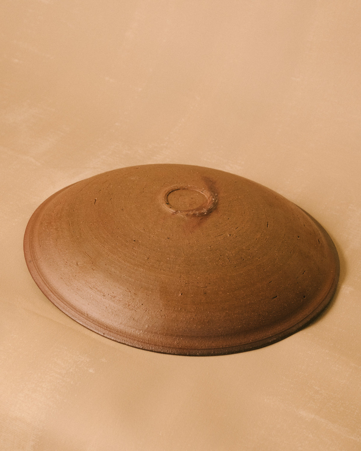 Low profile of wood-fired Bizenyaki plate, large size, side view