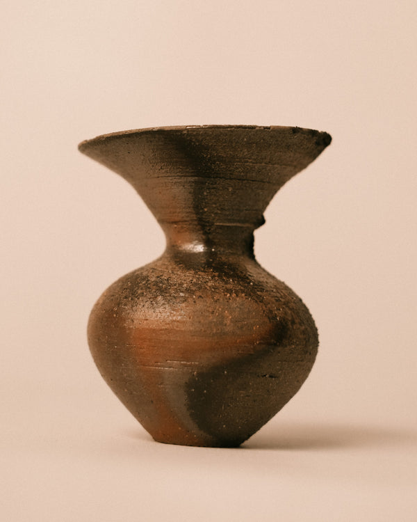 Bulbous form of Sharlen Nozawa's Bizenyaki vase, wood-fired stoneware, side profile