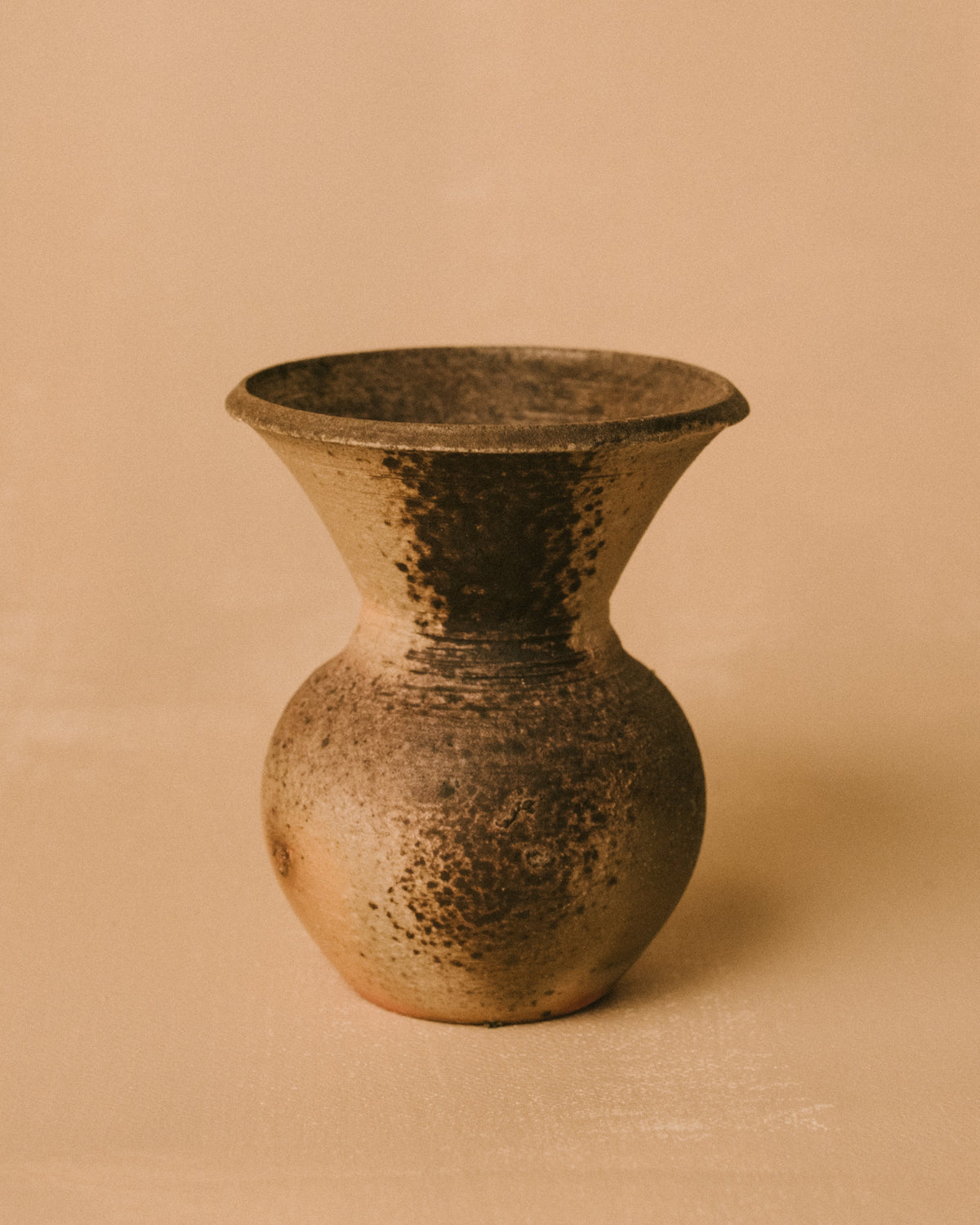 Bizenyaki vase by Sharlen Nozawa, wood-fired unglazed stoneware, front view