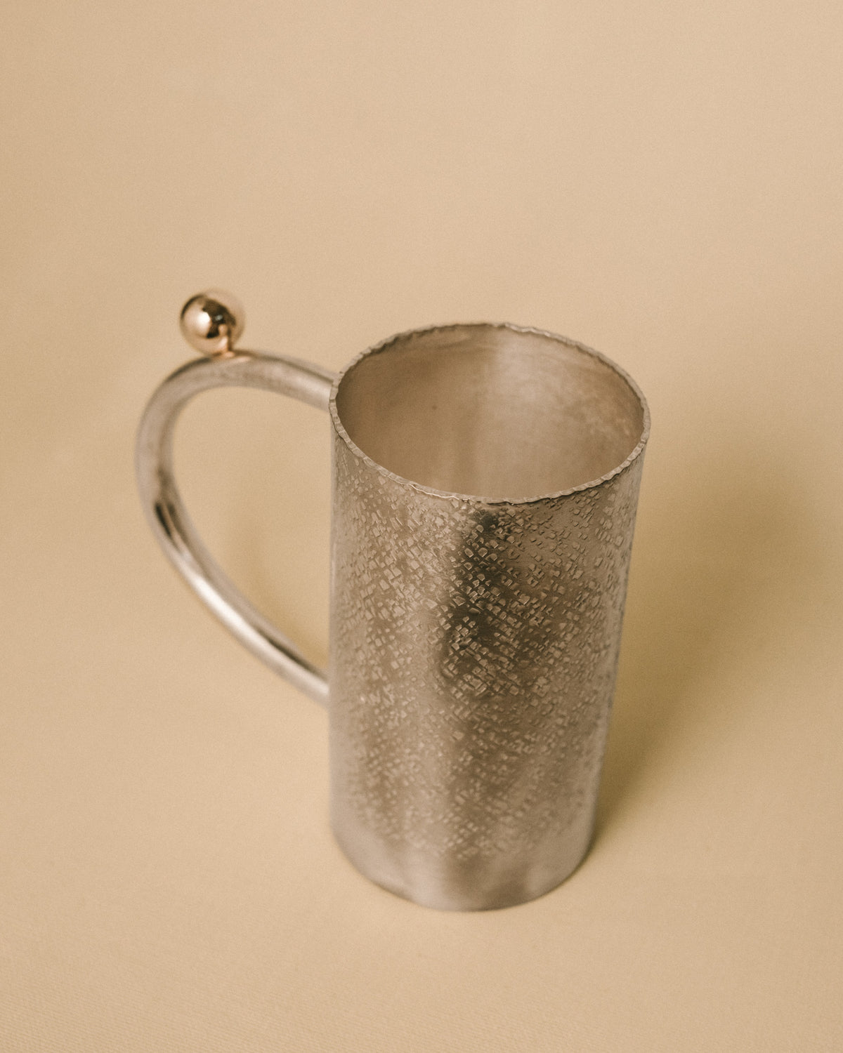 Yeodong Yun Cup 15, silver-plated copper, hand-worked handle, close-up