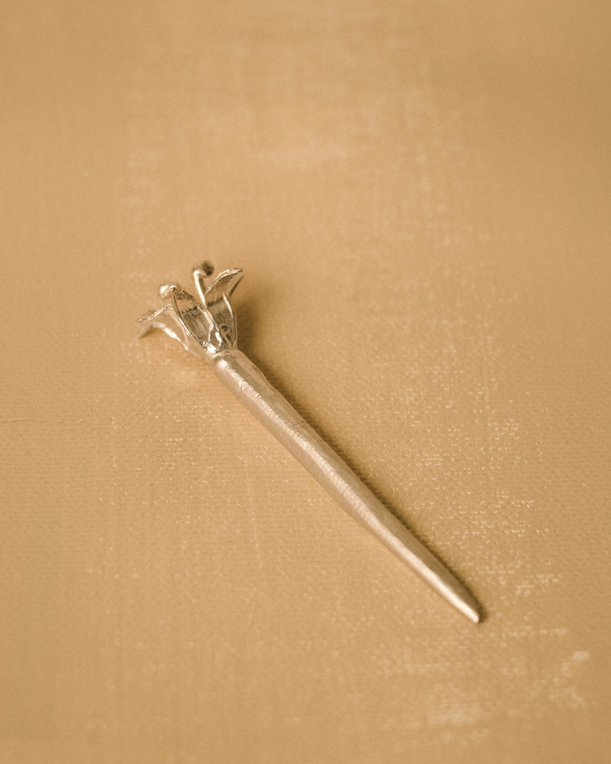 Yeodong Yun Dessert Pick in sculptural silver, flower at full bloom stage