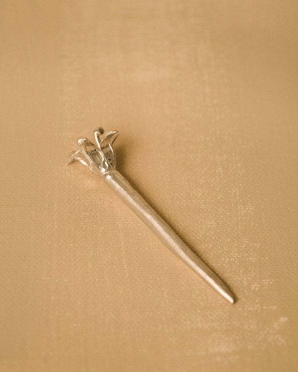 Yeodong Yun Dessert Pick in sculptural silver, flower at full bloom stage