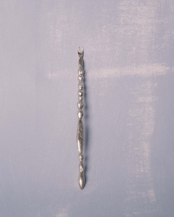 Yeodong Yun Fork, cast in sterling silver 925 with beaded handle and incised drawings, full vertical view