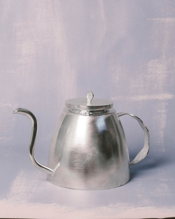 Slender spout of Yeodong Yun's Kettle, side profile
