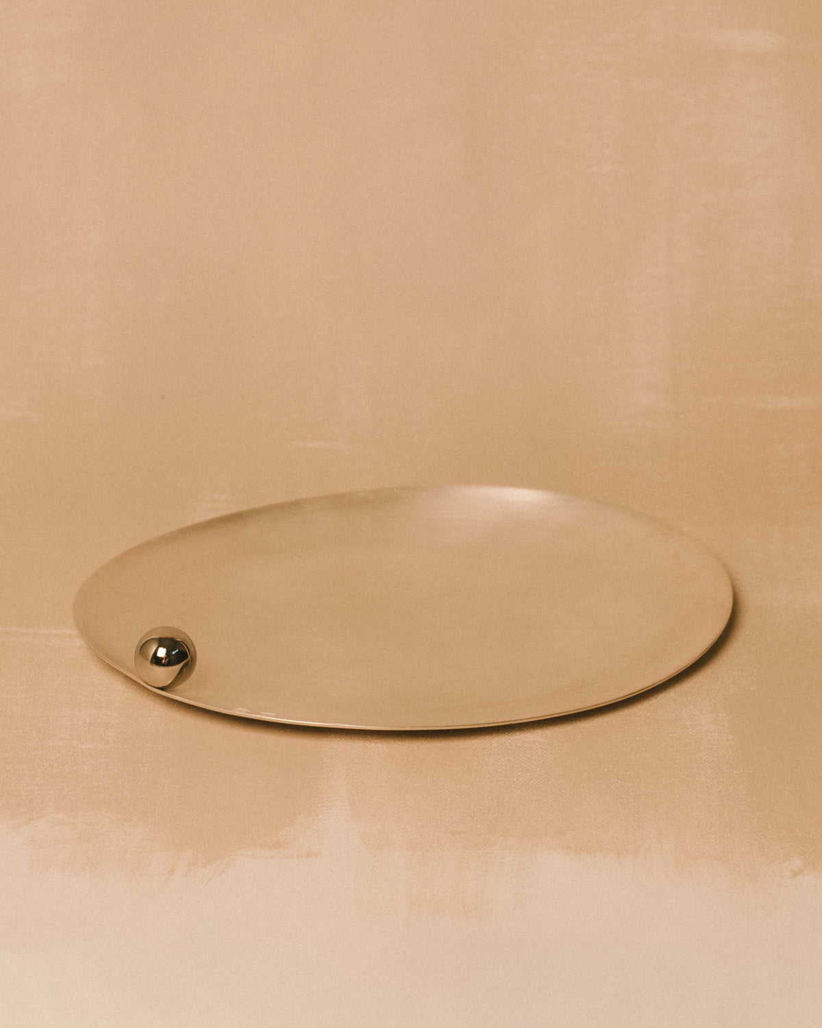 Oval form of Plate 4, brushed silver-plated copper, side profile