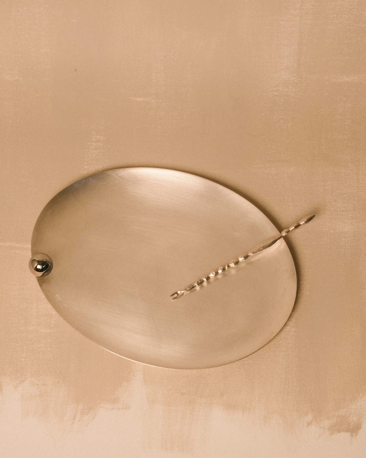 Top-down view of Yeodong Yun's Plate 4, polished sphere detail